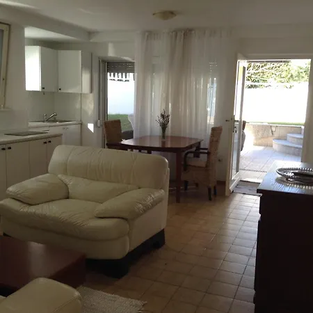 Apartman Lili Flora Zára